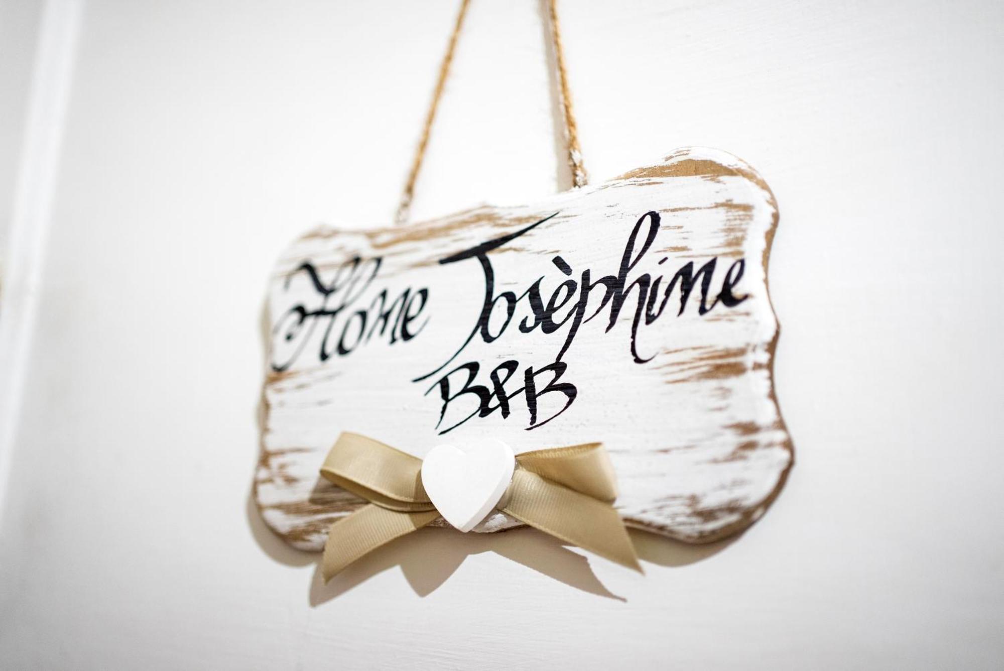 Home Josephine, A Due Passi Dalla Reggia Caserta Exterior photo