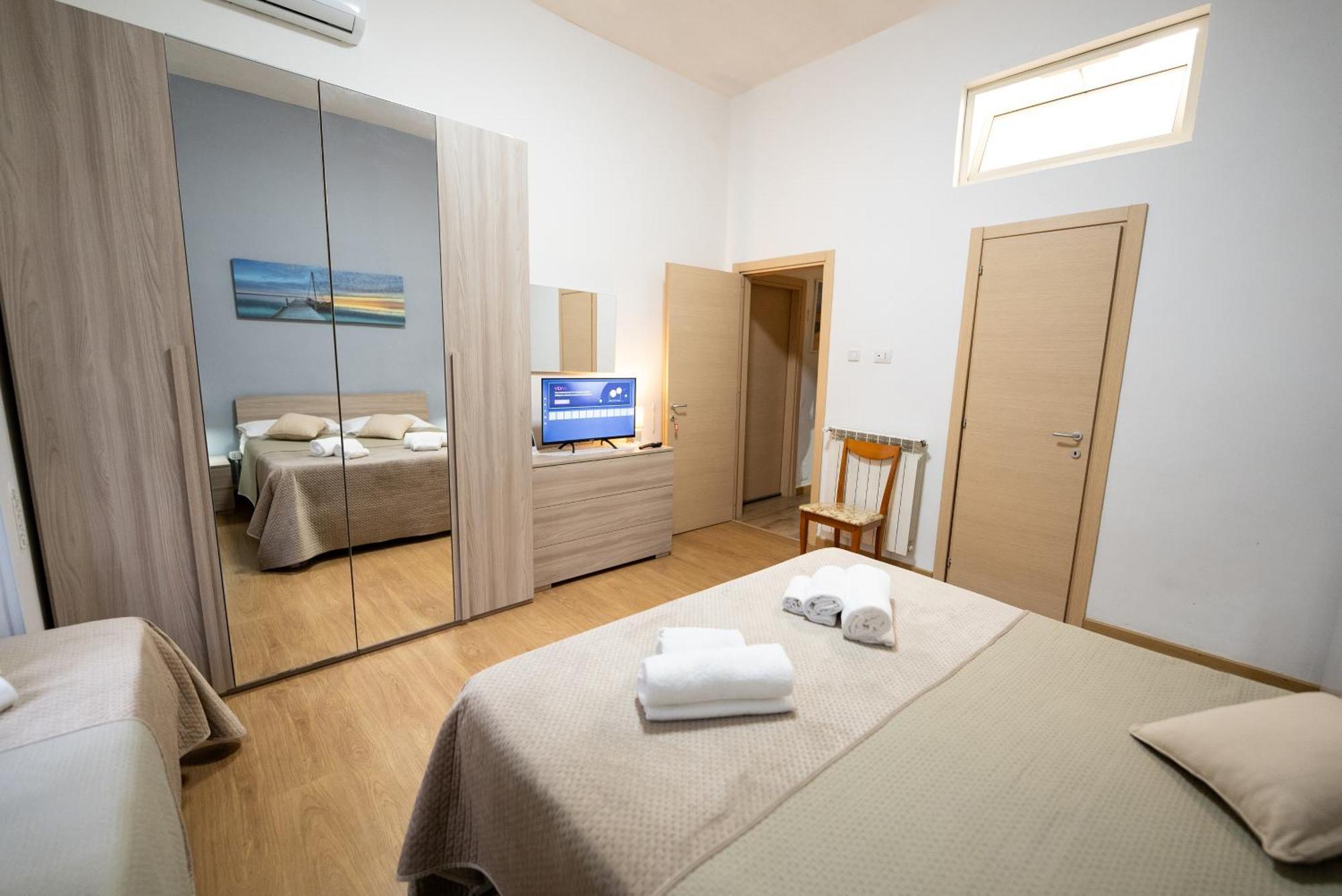 Home Josephine, A Due Passi Dalla Reggia Caserta Exterior photo