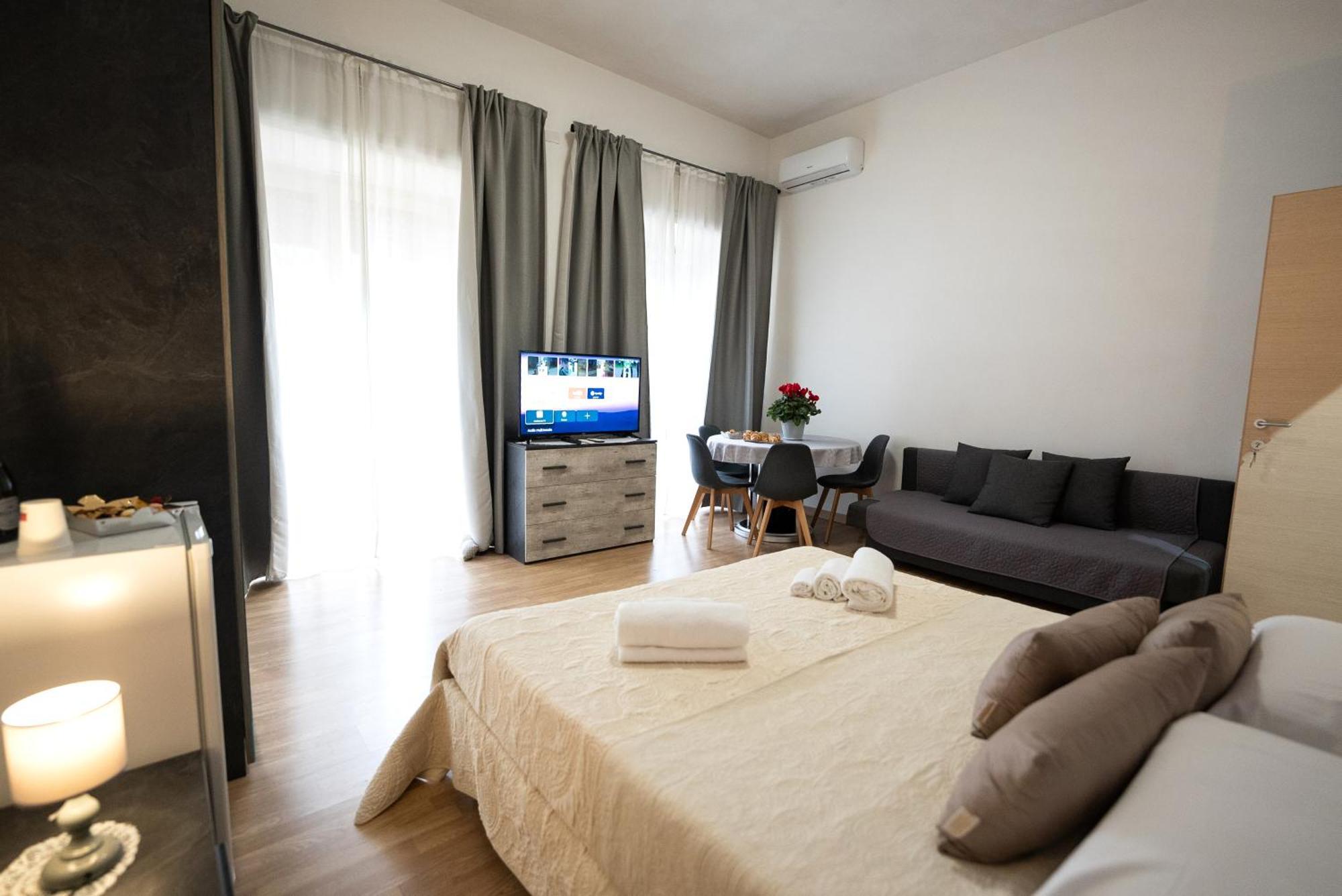 Home Josephine, A Due Passi Dalla Reggia Caserta Exterior photo